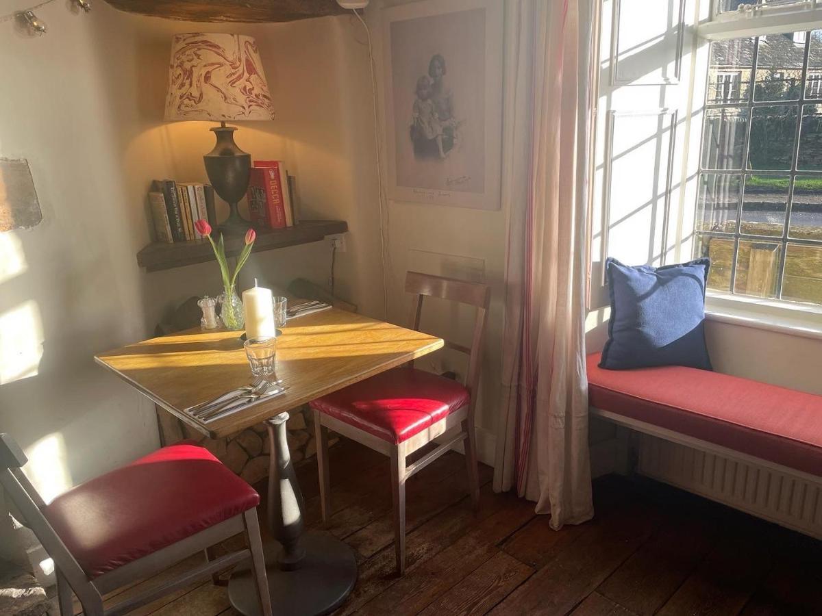 The Swan Inn Swinbrook Burford Extérieur photo